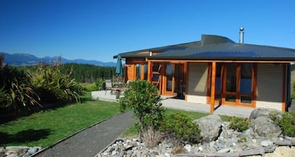 Mapua Heights Cottage; 'a gem among gems'