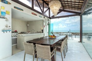 Outdoor dining - BEAUTIFUL MANSION on Serrambi beach by the SEA, with 7 suites, luxury and comfort (PRAIA DE SERRAMBI)