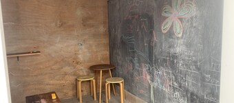 lily cottage . . . Bank street, in  the heart of town,  wifi