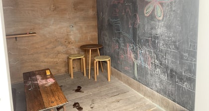 lily cottage . . . Bank street, in the heart of town, wifi