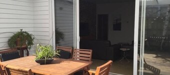 lily cottage . . . Bank street, in  the heart of town,  wifi