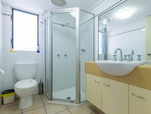 Shower - "CWA" is centrally located and walking distance to all amenities. (Sunshine Coast)