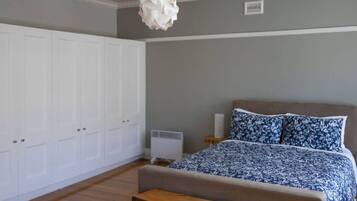 1 slaapkamer, een strijkplank/strijkijzer, reisbedje, gratis wifi