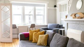 Smart-tv, tv-spel, dvd-spelare och böcker