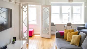 Smart-tv, tv-spel, dvd-spelare och böcker