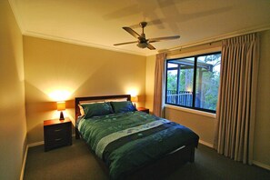 4 bedrooms, iron/ironing board, WiFi