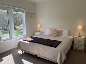 5 bedrooms, iron/ironing board, free WiFi, bed sheets