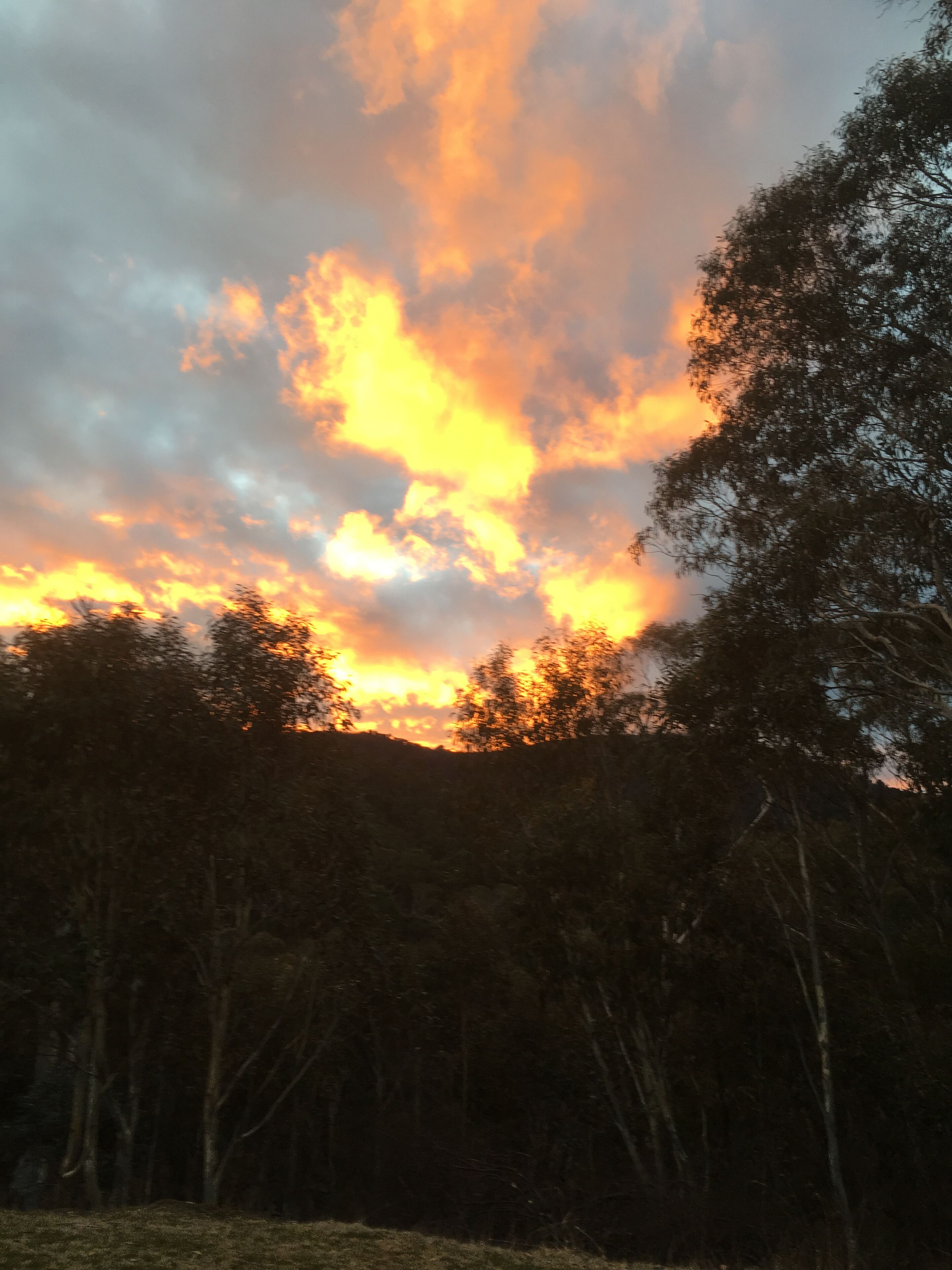 Snowy Mountains | self contained Residence | Crackenback | Sleeps 10 | Wood Fire — image 4