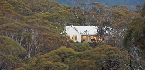 Andrea's White House Residence, a tranquil escape on 5 acres of natural bushland