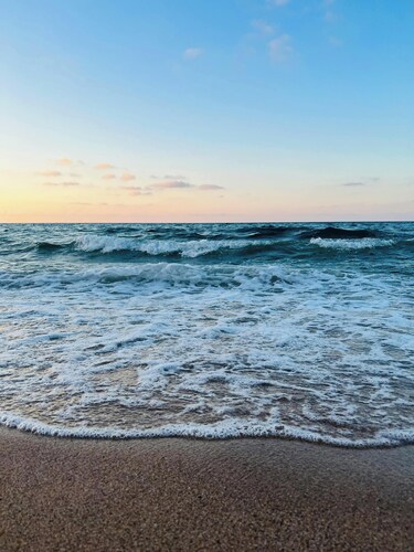 Beach Escape with Ocean at your doorstep! Private, in beautiful natural setting.