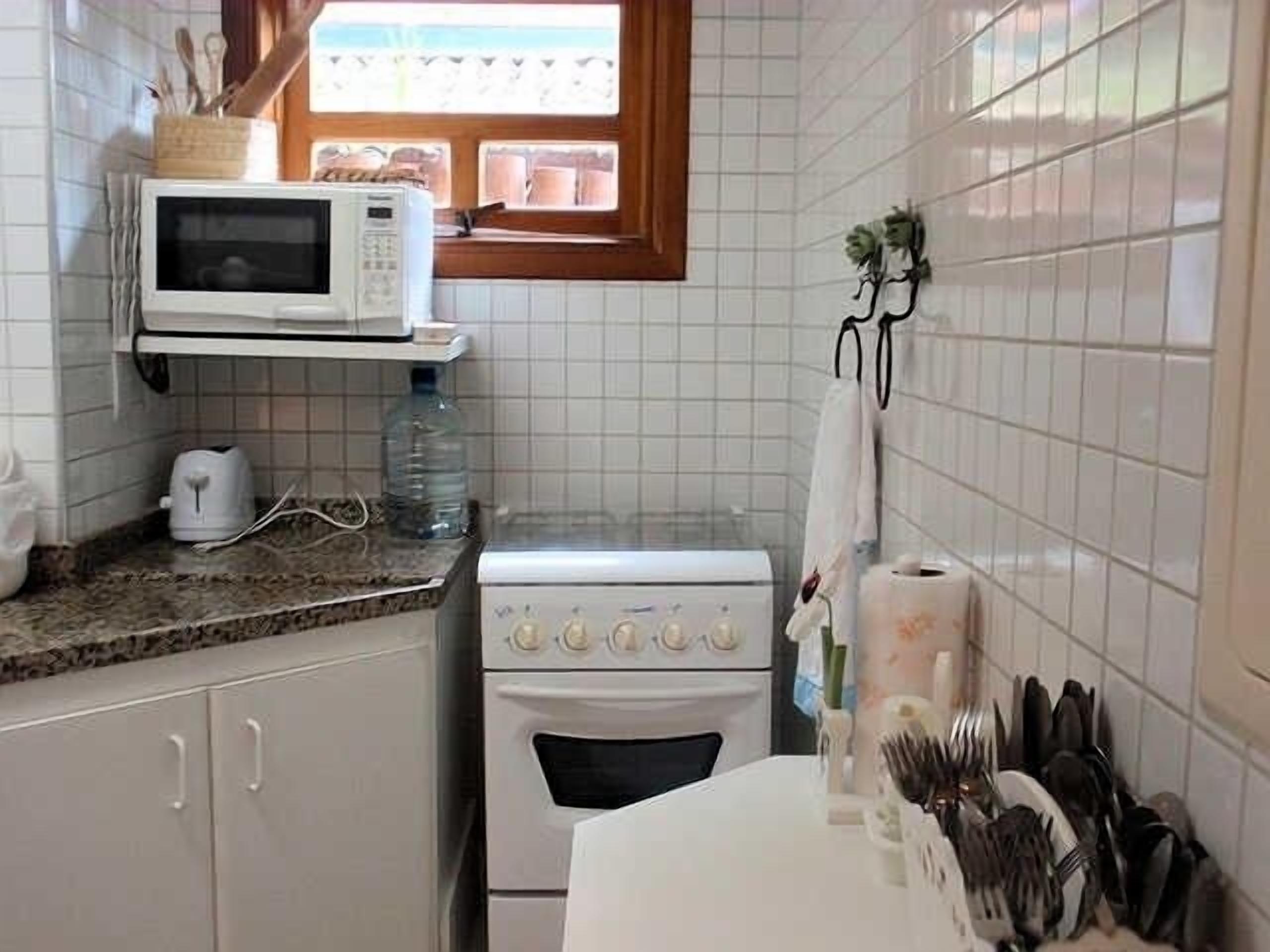House cond. closed 20 meters from the beach - up to 08 people. - 3 bedrooms (suite)