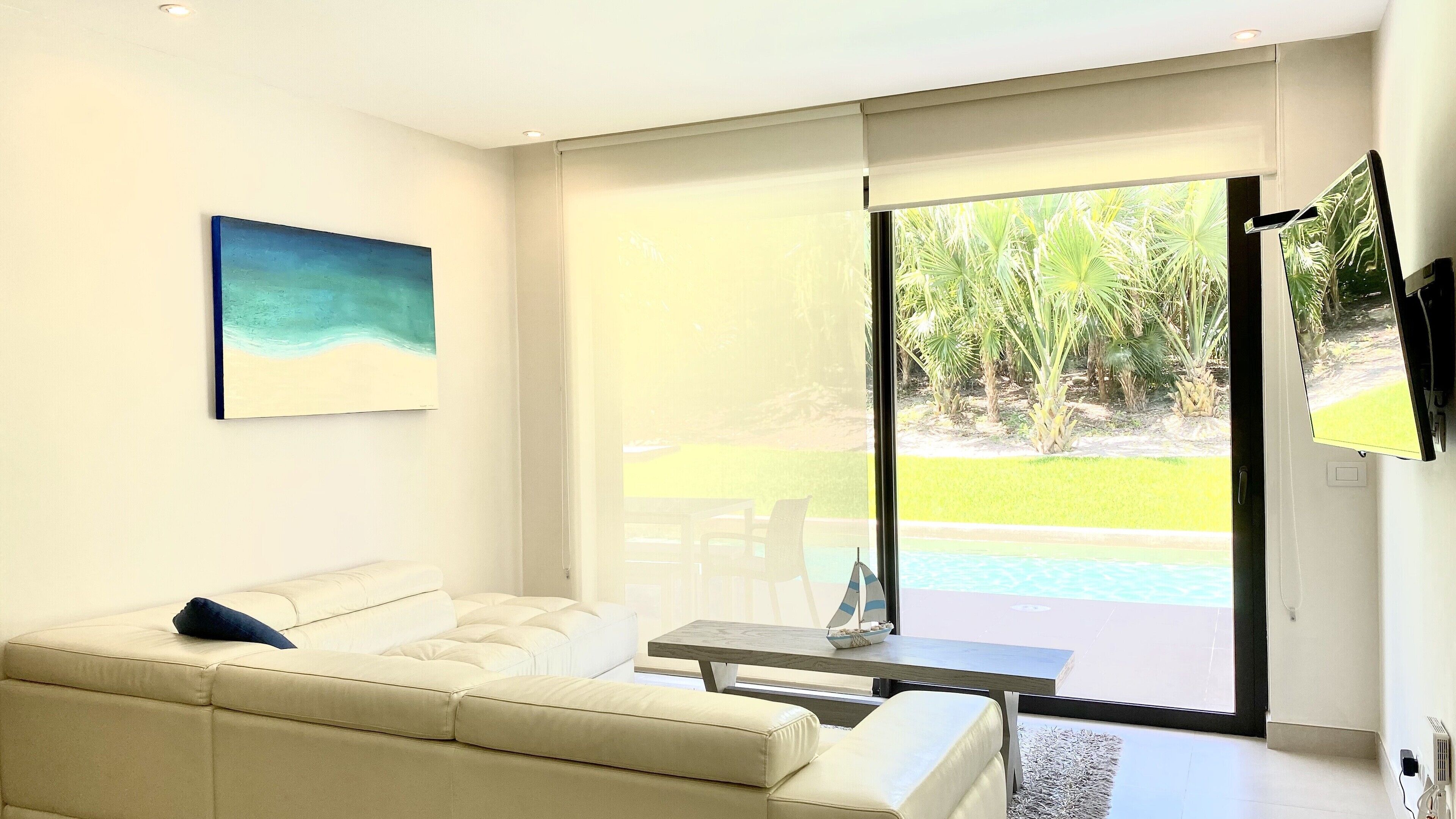 Fabulous & Exclusive Condo with Beach and Golf Club !!