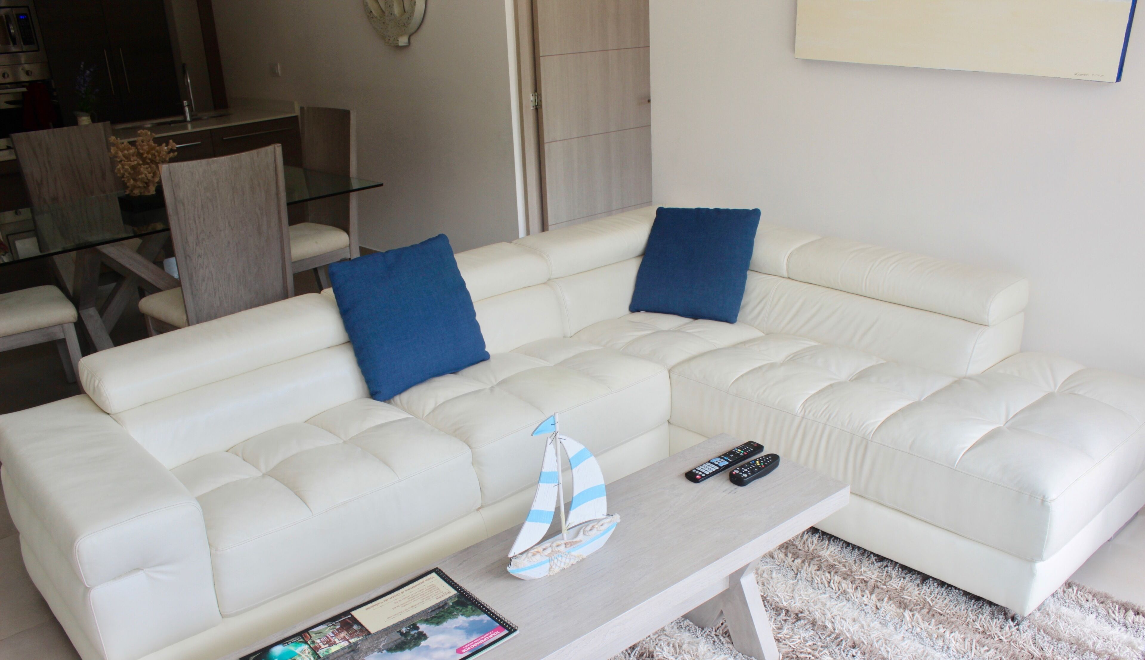 Fabulous & Exclusive Condo with Beach and Golf Club !!