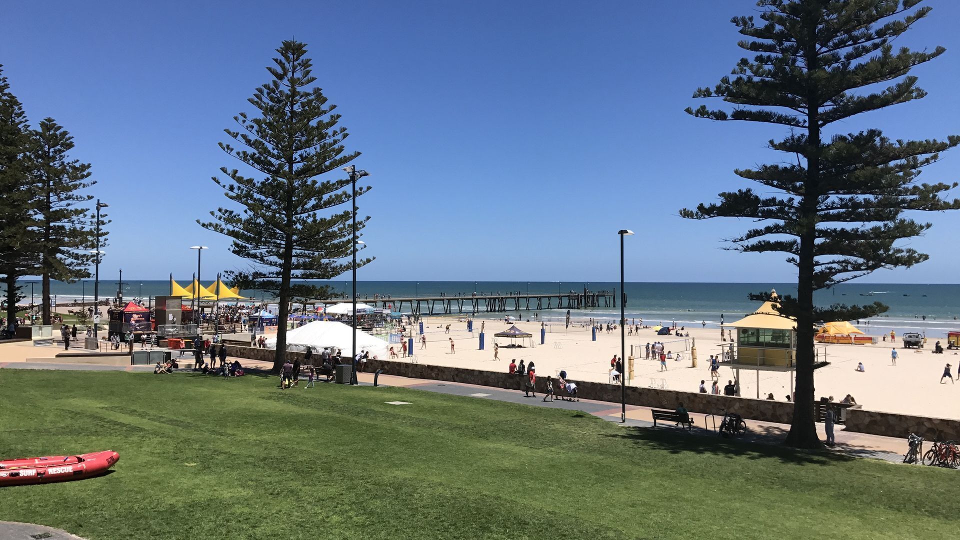 Beachfront at Glenelg — image 6