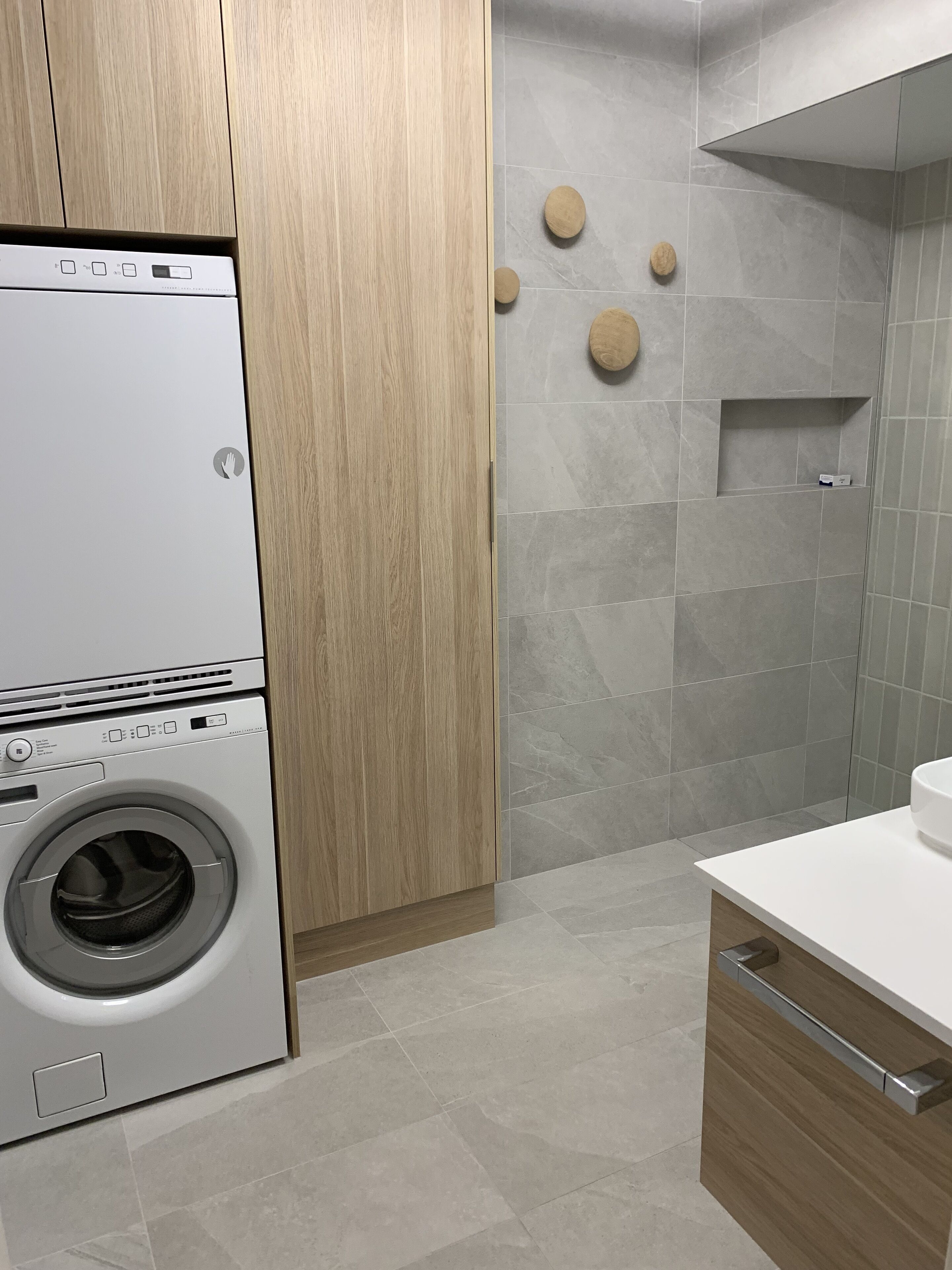 Beachfront at Glenelg — image 17