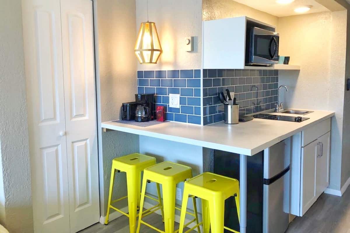 Superior Studio, 2 Queen Beds, Kitchen, Ocean View | Private kitchen | Mini-fridge, toaster, cookware/dishes/utensils, paper towels