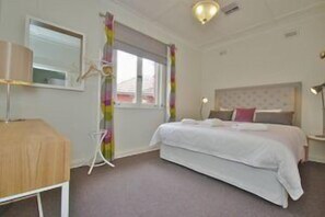 4 bedrooms, soundproofing, iron/ironing board, free WiFi