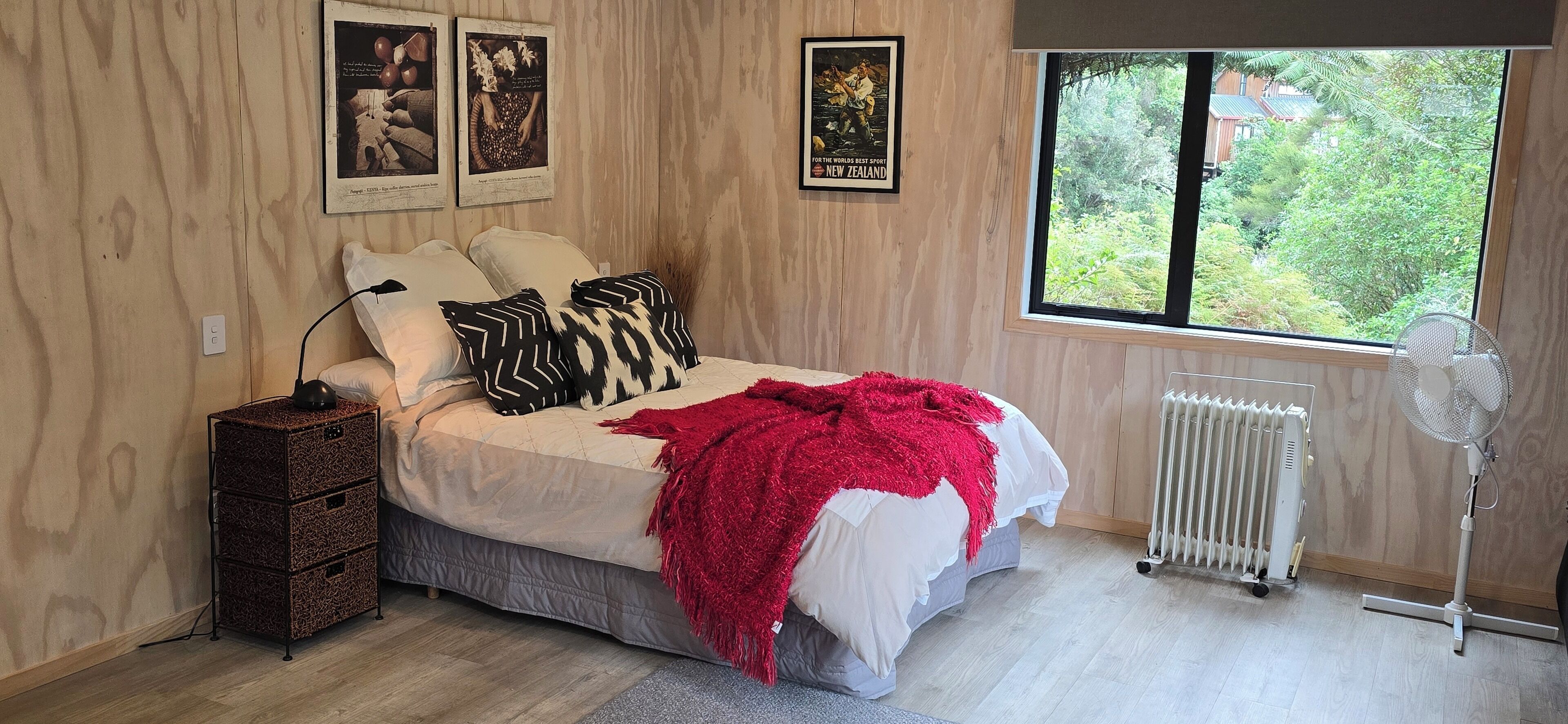 3 chambres, coffres-forts dans les chambres, fer et planche à repasser