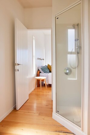 Miljövänliga toalettartiklar, hårtork, handdukar och tvål