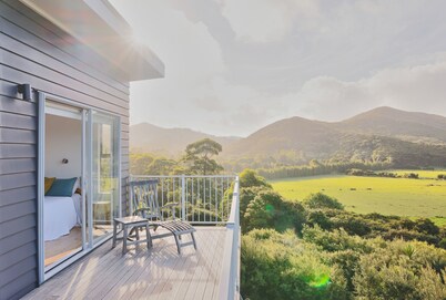 175° East - Ruru House | Off Grid Luxury | Medlands Beach