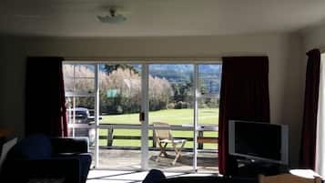 Fernseher, Kamin, DVD-Player