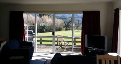 TAKAKA GOLDEN BAY HOBBIT JA SORMUSTEN Lordi.