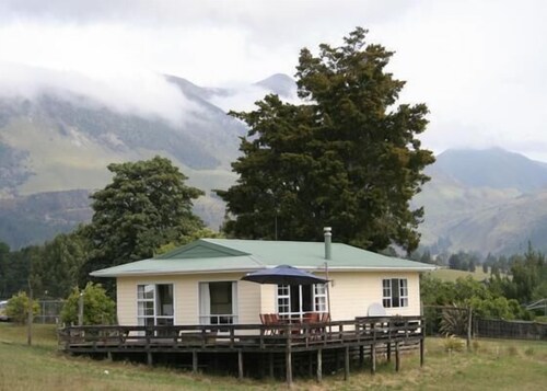 TAKAKA GOLDEN BAY HOBBIT ET SEIGNEUR DES ANNEAUX.