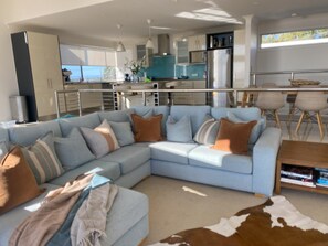 Smart TV, fireplace, DVD player, books - No. 9 Bay of Fires Binalong Bay (Binalong Bay)