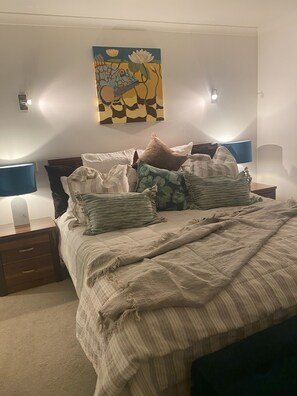 3 bedrooms, iron/ironing board, free WiFi, bed sheets - No. 9 Bay of Fires Binalong Bay (Binalong Bay)