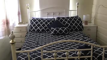 3 bedrooms, iron/ironing board, bed sheets, wheelchair access