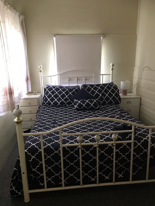 3 bedrooms, iron/ironing board, bed sheets, wheelchair access