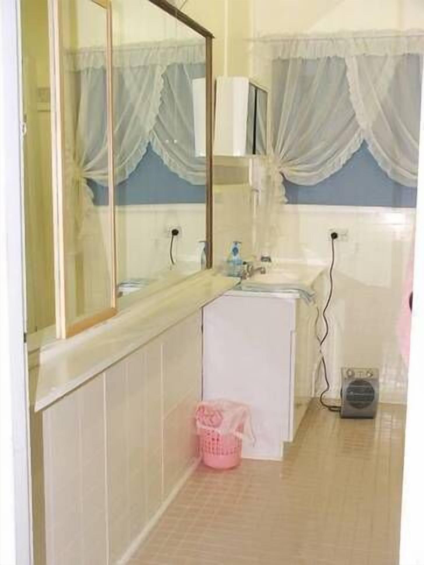 Cass Cottage ........