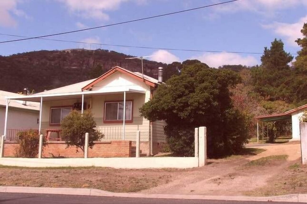 Cass Cottage ........