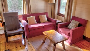 Fernseher, Kamin, DVD-Player, Bücher