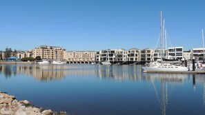 Marina - 'Marina Retreat' Glenelg, Holiday Home,  Great location! (Glenelg North)