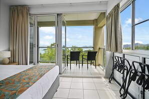 3 bedrooms, iron/ironing board, WiFi, bed sheets - Ocean View Villa 04  (Hamilton Island)