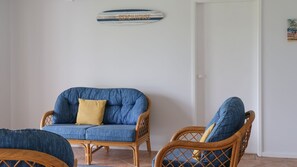 Interior - Beachside Retreat - walk to the beach (Gerringong)