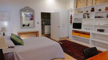 1 slaapkamer, een strijkplank/strijkijzer, wifi, beddengoed