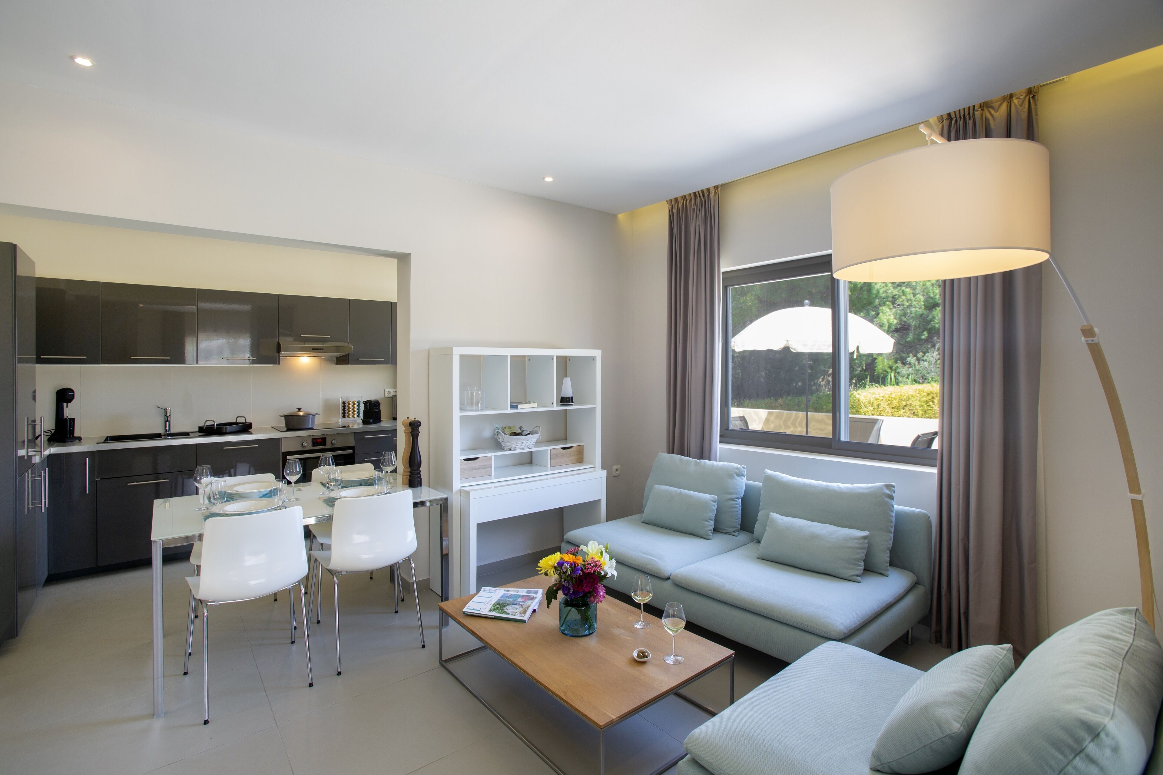 Mainland retreat few meters from the beach