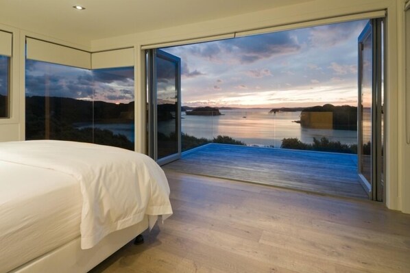 6 bedrooms, iron/ironing board, free WiFi, bed sheets