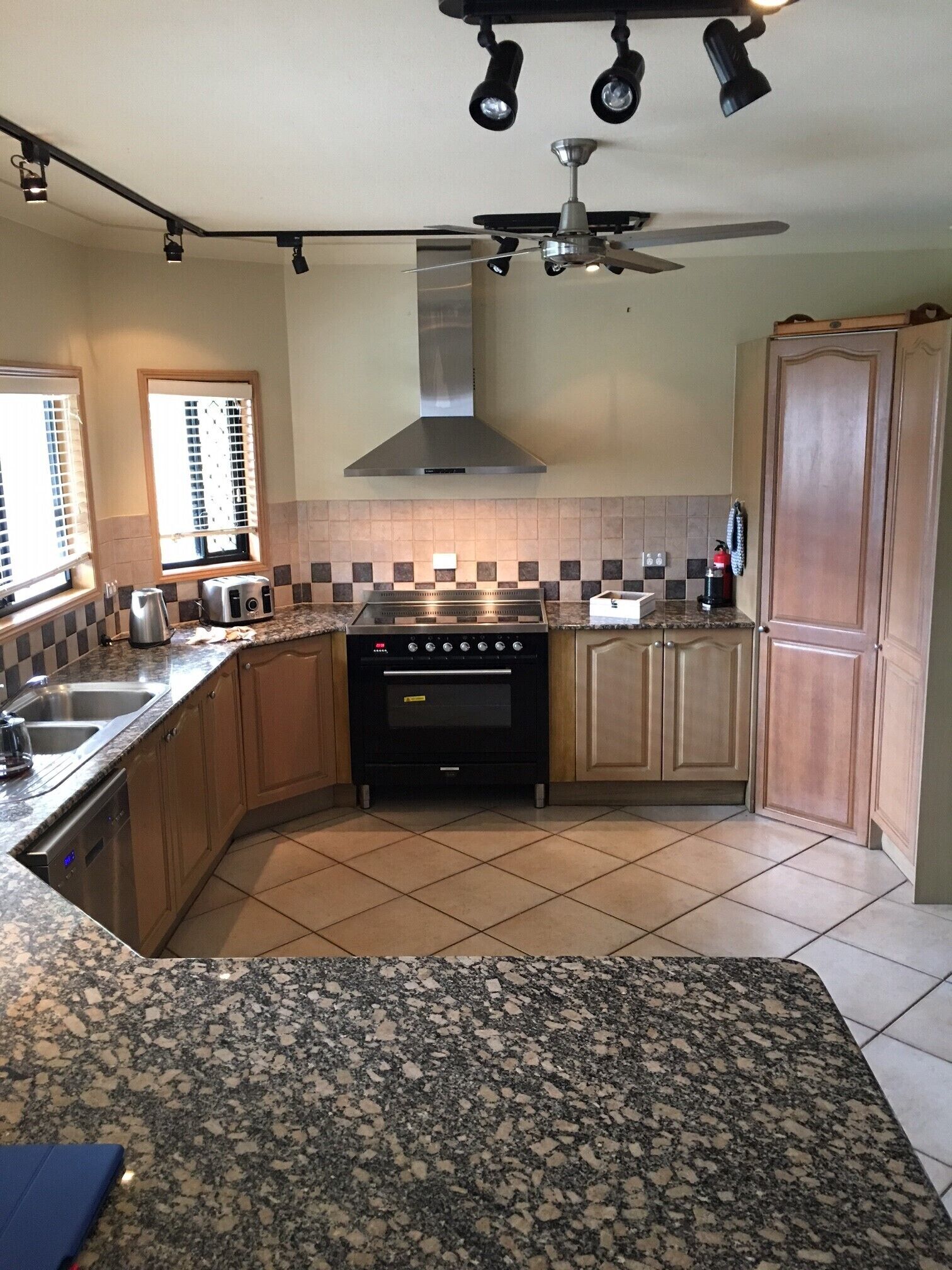 Casa Bella Vista - Luxury Beachfront Home near Great Barrier Reef — image 11