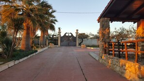 Entrada al alojamiento