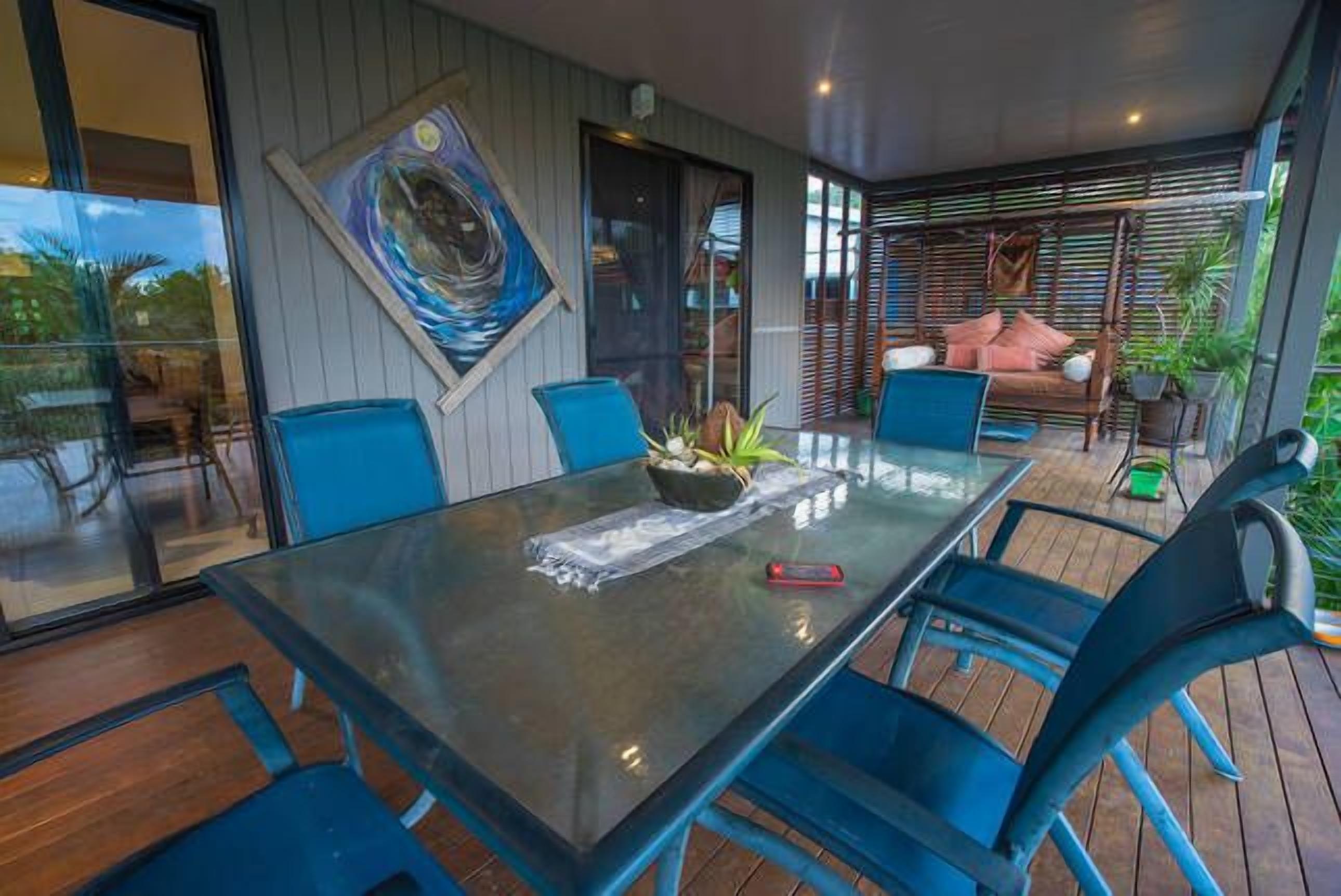 COCONUTS -   Absolute Beachfront home in Hydeaway Bay — image 6