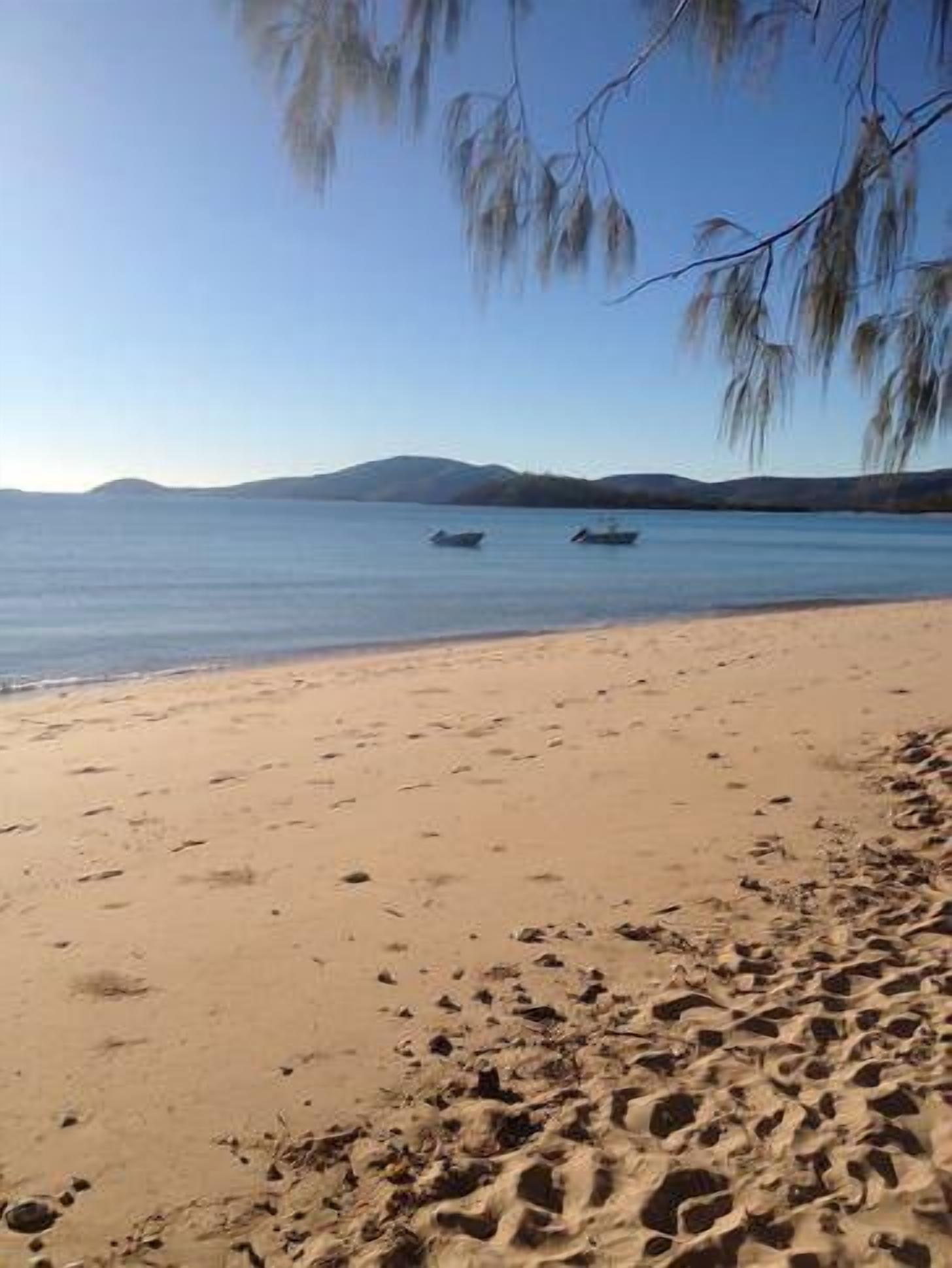 COCONUTS -   Absolute Beachfront home in Hydeaway Bay