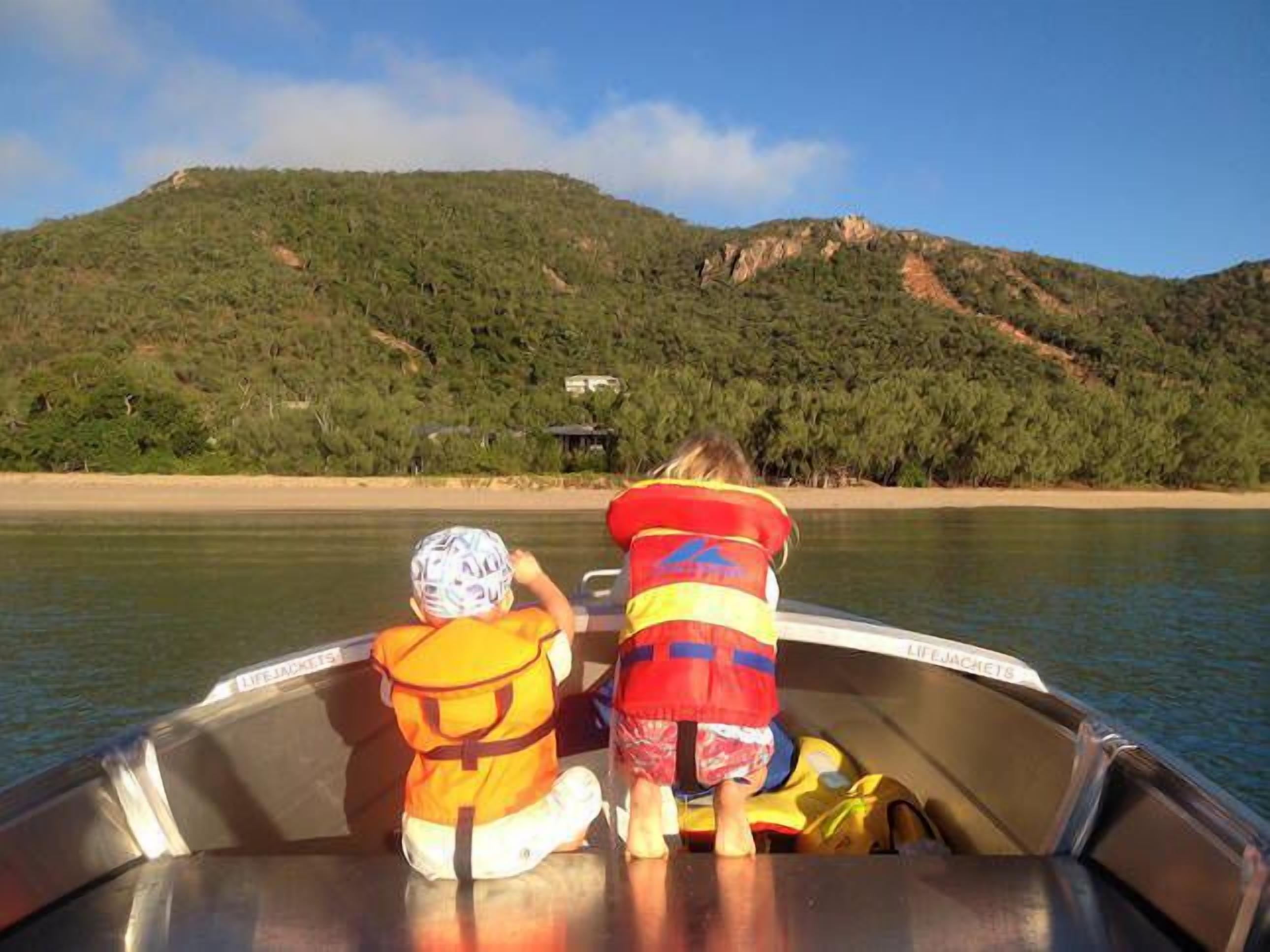 COCONUTS -   Absolute Beachfront home in Hydeaway Bay — image 2