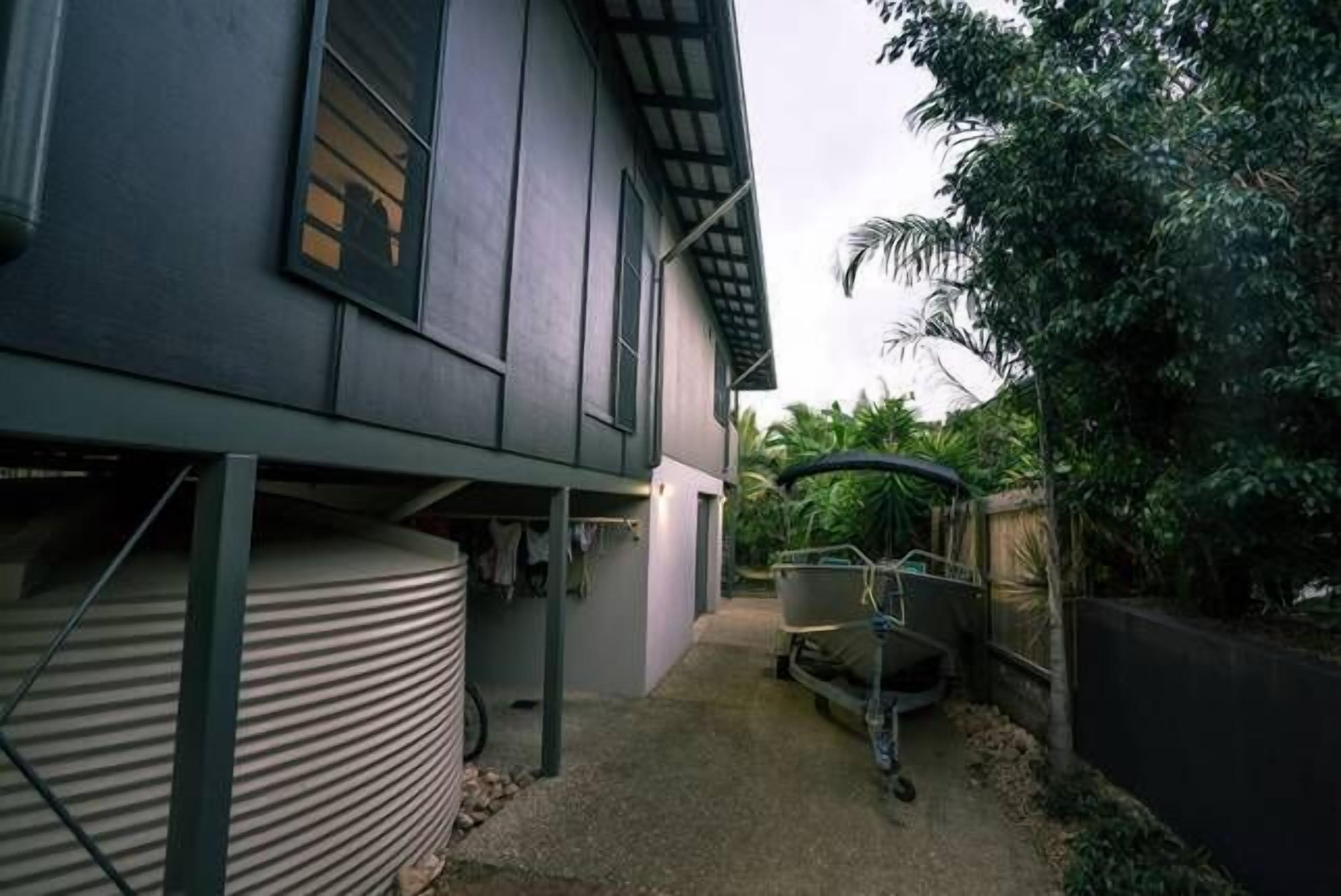 COCONUTS -   Absolute Beachfront home in Hydeaway Bay — image 14