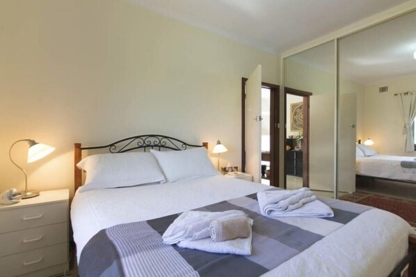 2 habitaciones, tabla de planchar con plancha y wifi gratis 