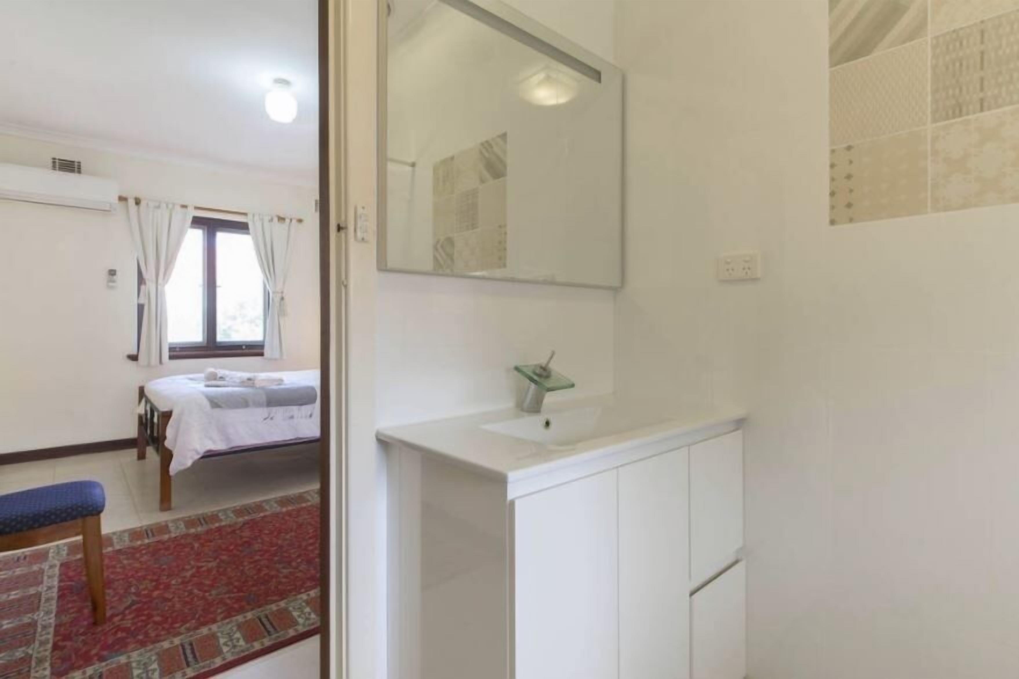 B9 Walk to UWA close to SCGH & CBD — image 16