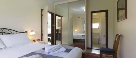 2 chambres, fer et planche à repasser, Wi-Fi gratuit, draps fournis