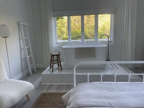 4 bedrooms, desk, iron/ironing board, travel crib